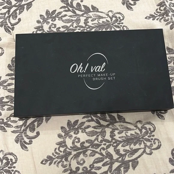 New in box WONDER2 make up brush set